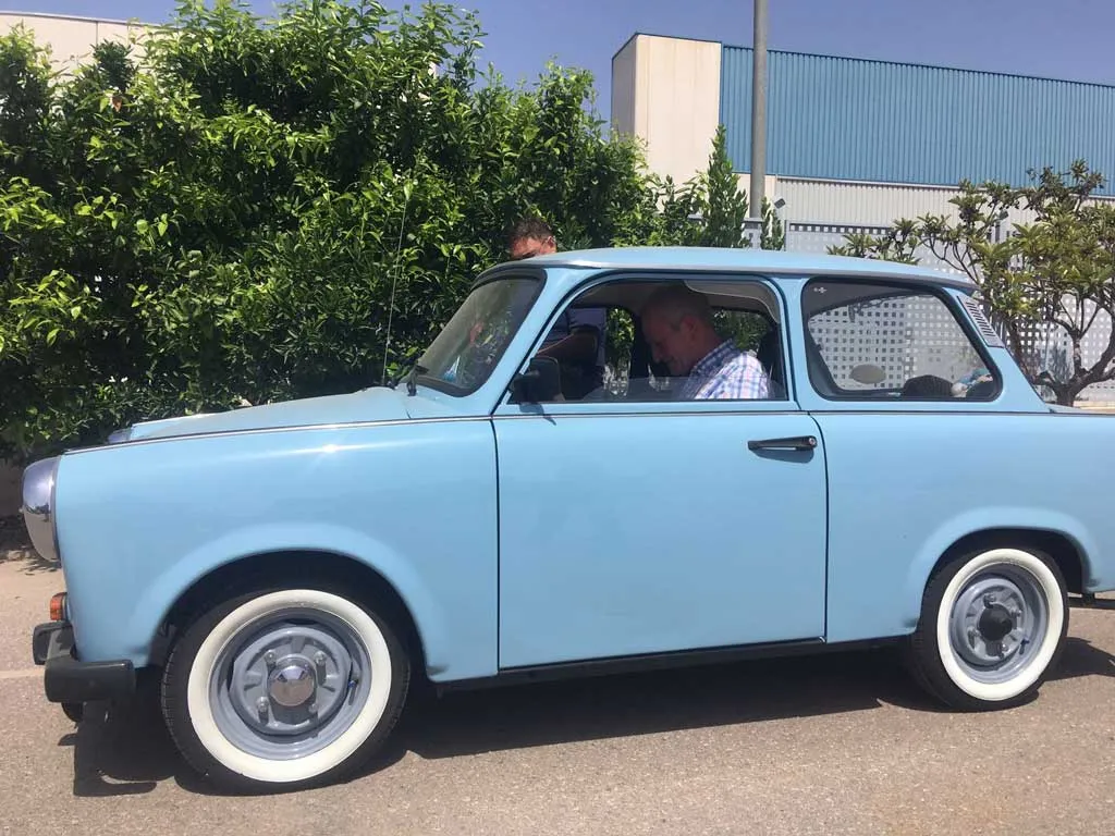 Nick-in-Trabant